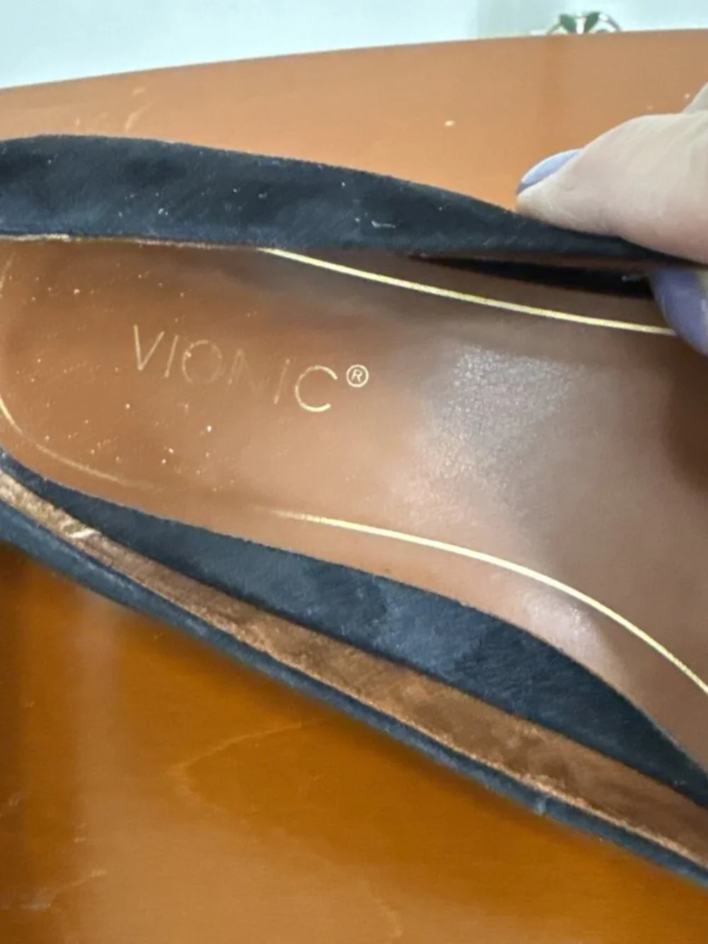 Vionic - Suede Leather Round Toe Slip on Flats Shoes - Hannah - Black Size 7